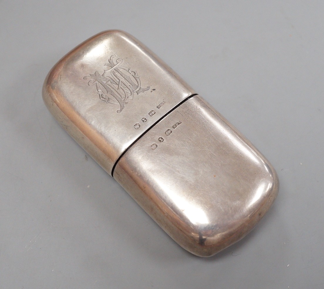 A late Victorian silver cased glass hip flask, Edward Osborn Marples, Birmingham, 1897, 10.8cm.